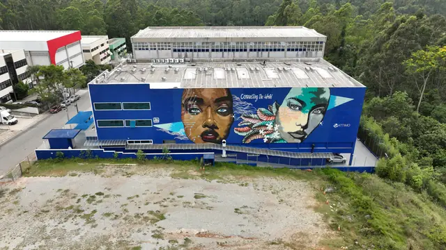 Edifício comercial visto do drone